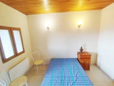 Belle maison en pierre rénovée, 4 chambres dont une chambre indépendante, très calme, jardin, vue montagne à BISINCHI (Haute Corse)