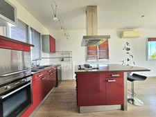 Belle maison 5 pièces, 4 chambres, piscine, garage, vue mer, terrain 967 m2 à BIGUGLIA (20620)