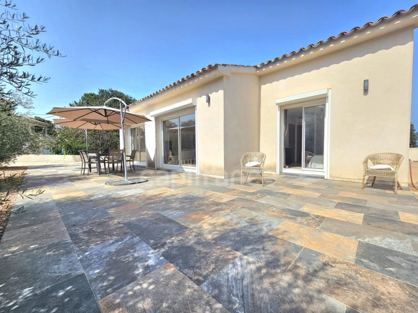 Ensemble immobilier de 368 m2 divisé en 3 habitations, piscine, terrain 1683 m2 à VESCOVATO (Haute Corse)