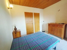 Belle maison en pierre rénovée, 4 chambres dont une chambre indépendante, très calme, jardin, vue montagne à BISINCHI (Haute Corse)