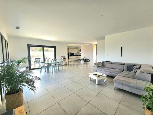 Maison 5 pièces, 120 m² habitables avec vue me, Piscine et grand garage/atelier de 136 m2 à FOLELLI (Haute-Corse)