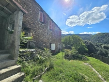 Deux maisons de village en pierre, 150 m2 à rénover avec jardin et caves aménageables à SAN LORENZO, HAUTE CORSE (20)