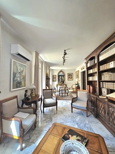 Bel appartement lumineux T5 de 134 m2, 4 chambres, 2 salles d'eau au centre de BASTIA (20200)