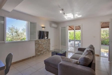 Maison de plain-pied de 144 m2 au total, 2 maisons indépendantes, jardins, terrasses, parking, sans vis-à-vis et proche des commerces à FOLELLI, Haute Corse (20)