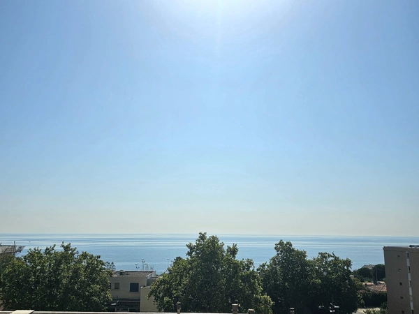 Appartement T3 de 73 m2, cave, balcon, vue mer à BASTIA (HAUTE CORSE)