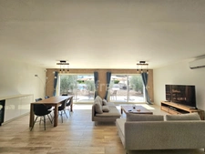 Ensemble immobilier de 368 m2 divisé en 3 habitations, piscine, terrain 1683 m2 à VESCOVATO (Haute Corse)