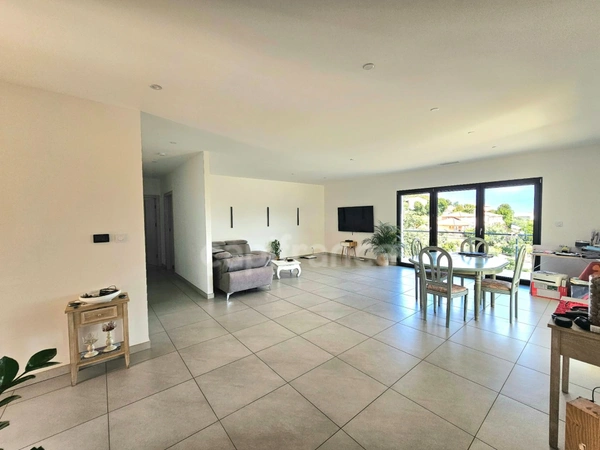 Maison 5 pièces, 120 m² habitables avec vue me, Piscine et grand garage/atelier de 136 m2 à FOLELLI (Haute-Corse)