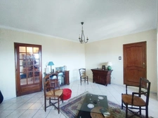 Belle maison en pierre rénovée, 4 chambres dont une chambre indépendante, très calme, jardin, vue montagne à BISINCHI (Haute Corse)
