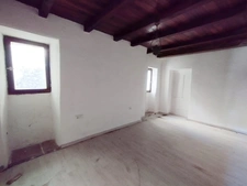 Deux maisons de village en pierre, 150 m2 à rénover avec jardin et caves aménageables à SAN LORENZO, HAUTE CORSE (20)