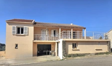 Maison familiale de 226 m2 divisée en 4 habitations indépendantes, vue mer, terrain 2000 m2, garage et terrasses à MORSIGLIA (HAUTE CORSE)