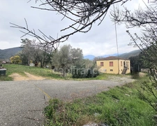 Maison 5 pièces, 4 chambres, grand garage de 100 m2, atelier, terrain de 4186 m2 c0nstructible à FRANCARDO (20236)