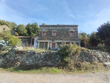 Belle maison en pierre rénovée, 4 chambres dont une chambre indépendante, très calme, jardin, vue montagne à BISINCHI (Haute Corse)