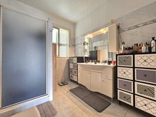 A vendre maison de 300 m2 divisées en 4 habitations, terrain 1395 m2, garage et terrain cOnstructible à MONTE (Haute Corse)