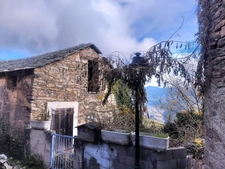 Maison en pierre 7 pièces, 120 m2 + caves, à rénover entièrement à PIE D'OREZZA, Campodonico (HAUTE CORSE)