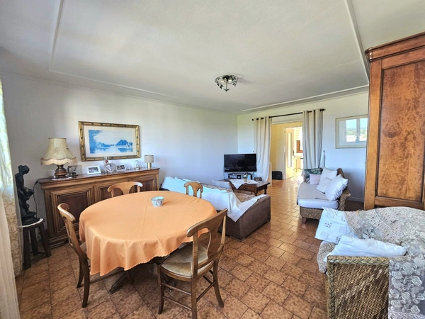 A vendre Appartement T5 de 98 m2, 4 chambres, véranda, parking à LUCCIANA 20290 (HAUTE CORSE)