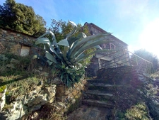 Belle maison en pierre rénovée, 4 chambres dont une chambre indépendante, très calme, jardin, vue montagne à BISINCHI (Haute Corse)