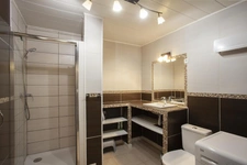 Maison de plain-pied de 144 m2 au total, 2 maisons indépendantes, jardins, terrasses, parking, sans vis-à-vis et proche des commerces à FOLELLI, Haute Corse (20)