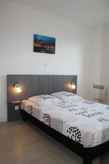 Maison de plain-pied de 144 m2 au total, 2 maisons indépendantes, jardins, terrasses, parking, sans vis-à-vis et proche des commerces à FOLELLI, Haute Corse (20)