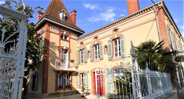 Dpt Gers (32), AIRE SUR L ADOUR proche, PROPRIETE BOURGEOISE du XIX, sans travaux, avec gite indépendant, maison de gardien, avec jardin, garage, piscine, sur les Chemins de St jacques 