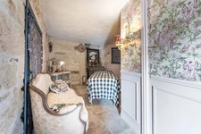 UZES(30): élégante MAISON BOURGEOISE, au cœur de UZES, au calme, jardin, piscine, intimité préservée