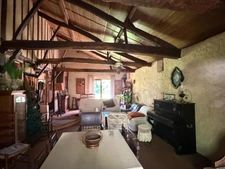 Nogaro(32) 7 km, ANCIENNE METAIRIE GASCONNE 280m2 dont 160m2 habtiables sur 4.5ha, au bout d'un long chemin, CACHEE, SANS VIS A VIS, 5 ha de bois et terres, AU CALME, dépendances, rare