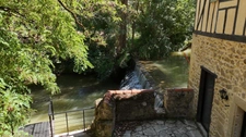 MARCIAC(32) proche: AUTHENTIQUE MOULIN SEIGNEURIAL d'EXCEPTION  des XIV-XVIIIs, caché, avec son bief baignable, 1.5 HECTARE, élégante rénovation, meublé, tennis, RARE
