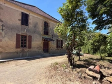  PLAISANCE (32); AUTHENTIQUE MAISON GASCONNE 300M2 dans son jus, un peu cachée, 1HA grandes dependances...