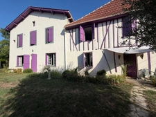 PLAISANCE (32) centre, élegante MAISON DE MAITRE XVIIIs, sans travaux, 190m2 sur 800m2 de jardin clos et paysagé, belle dépendance, chauffage central , 4chambres dont 1 au rez-de-chaussée, salon 44m2