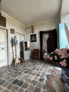 Elegant 18th-century château, requiring no work, on 1 hectare enclosed by walls, landscaped garden, chapel, orangery, outbuildings, ideal for family or events, near Pau, Lourdes, Marciac, Tarbes...