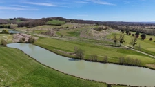Élégant château du XIXᵉ siècle sur 70 ha, vue panoramique sur les Pyrénées, à 1h30 de Toulouse-Blagnac.