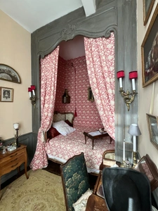 Elegant 18th-century château, requiring no work, on 1 hectare enclosed by walls, landscaped garden, chapel, orangery, outbuildings, ideal for family or events, near Pau, Lourdes, Marciac, Tarbes...
