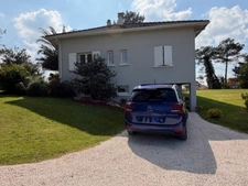 AIGNAN(32) : ELEGANTE MAISON TRADITIONNELLE  des années 80, SANS TRAVAUX, 150m2 habitables, bien située à AIGNAN, sur 2.000m2, les commerces A PIED !