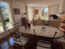 AIGNAN(32) : ELEGANTE MAISON TRADITIONNELLE  des années 80, SANS TRAVAUX, 150m2 habitables, bien située à AIGNAN, sur 2.000m2, les commerces A PIED !