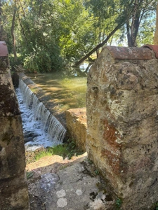 MARCIAC(32) proche: AUTHENTIQUE MOULIN SEIGNEURIAL d'EXCEPTION  des XIV-XVIIIs, caché, avec son bief baignable, 1.5 HECTARE, élégante rénovation, meublé, tennis, RARE