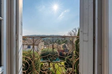 UZES(30): élégante MAISON BOURGEOISE, au cœur de UZES, au calme, jardin, piscine, intimité préservée
