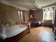  AIGNAN (32): BEL ENSEMBLE IMMOBILIER de caractere  A RENOVER 300m2 + local AVEC vitrine, jardin clos 360M2 , ideal investisseur, brocante, artiste, familles