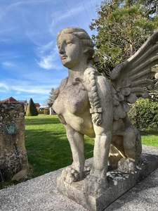 Elegant 18th-century château, requiring no work, on 1 hectare enclosed by walls, landscaped garden, chapel, orangery, outbuildings, ideal for family or events, near Pau, Lourdes, Marciac, Tarbes...
