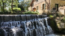 MARCIAC(32) proche: AUTHENTIQUE MOULIN SEIGNEURIAL d'EXCEPTION  des XIV-XVIIIs, caché, avec son bief baignable, 1.5 HECTARE, élégante rénovation, meublé, tennis, RARE