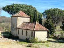 Élégant château du XIXᵉ siècle sur 70 ha, vue panoramique sur les Pyrénées, à 1h30 de Toulouse-Blagnac.