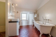 UZES(30): élégante MAISON BOURGEOISE, au cœur de UZES, au calme, jardin, piscine, intimité préservée