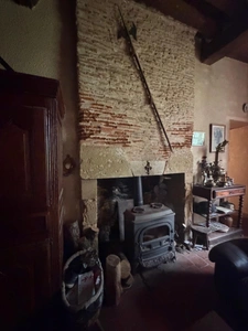 MARCIAC (32): Former seigniory, beautiful 14th-century castle on +3hectares, hidden at the end of the road, no neighbors, in the countryside, 500m2 of living space, heated swimming pool, discover the 