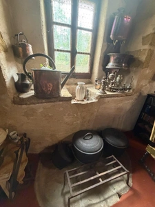 MARCIAC (32): Former seigniory, beautiful 14th-century castle on +3hectares, hidden at the end of the road, no neighbors, in the countryside, 500m2 of living space, heated swimming pool, discover the 