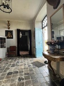 Elegant 18th-century château, requiring no work, on 1 hectare enclosed by walls, landscaped garden, chapel, orangery, outbuildings, ideal for family or events, near Pau, Lourdes, Marciac, Tarbes...