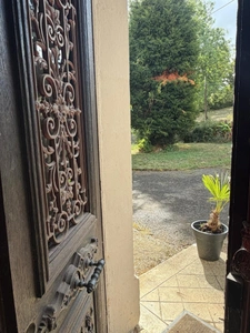 Near Plaisance (32) and Maubourguet (65): In a peaceful setting, a beautiful 180m² rural property on 1.5 hectares of wooded land, requiring no work, with no overlooking neighbors... A truly special pl