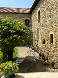 PLAISANCE DU GERS 10 min: ELEGANTE MAISON DE CARACTERE, restaurée par architecte, 320m2, 4700m2 en partie clos