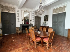 Elegant 18th-century château, requiring no work, on 1 hectare enclosed by walls, landscaped garden, chapel, orangery, outbuildings, ideal for family or events, near Pau, Lourdes, Marciac, Tarbes...
