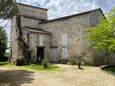 Department (32): ELEGANT 19TH CENTURY CASTLE, requiring no work, medieval foundations with moat, swimming pool, on 9100m2 enclosed garden. 