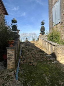 Elegant 18th-century château, requiring no work, on 1 hectare enclosed by walls, landscaped garden, chapel, orangery, outbuildings, ideal for family or events, near Pau, Lourdes, Marciac, Tarbes...