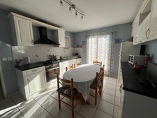 MARCIAC (32), MAISON DE CHARME de 1995, 130 m² habitables, 3200m2 terrain arboré, un peu cachée, vue, 4 chambres, grand sejour, SANS NUISANCE 