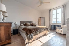 UZES(30): élégante MAISON BOURGEOISE, au cœur de UZES, au calme, jardin, piscine, intimité préservée